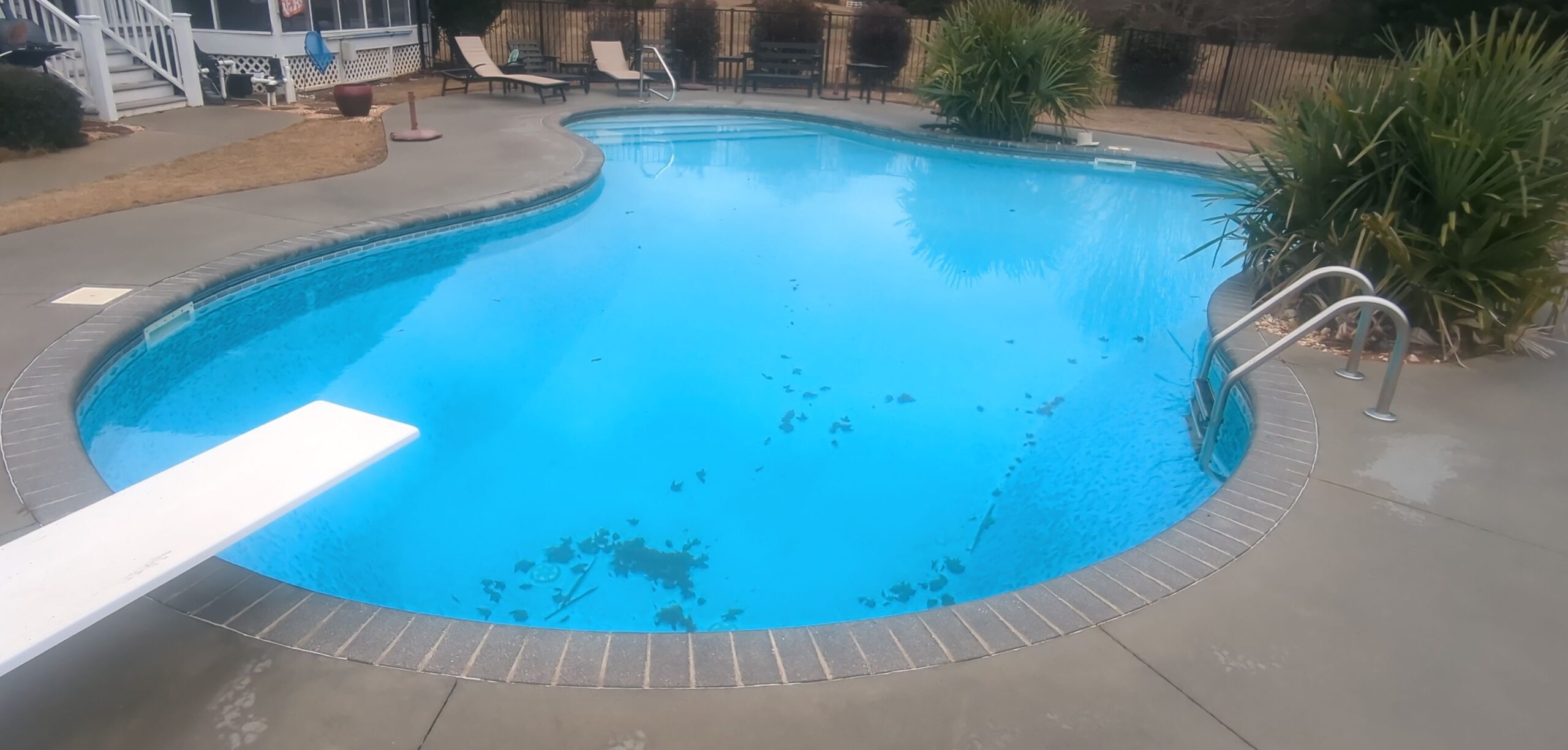 Swimming Pool Leaks CAN Come With Age : Understanding Vinyl Liner Aging in Swimming Pools
